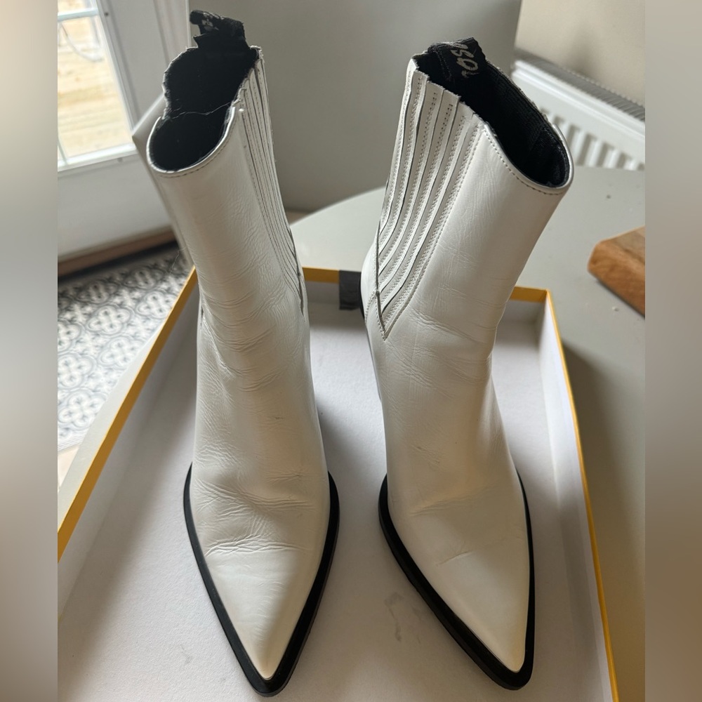 White leather point Chelsea ankle boot MIMOSA 7.5